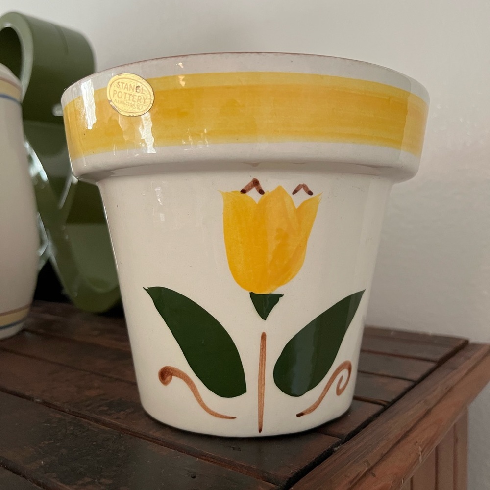 Stangl flowerpot. Collectible with original sticker. Never used - no chips